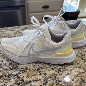 Nike White, Blue and Yellow Running Shoes